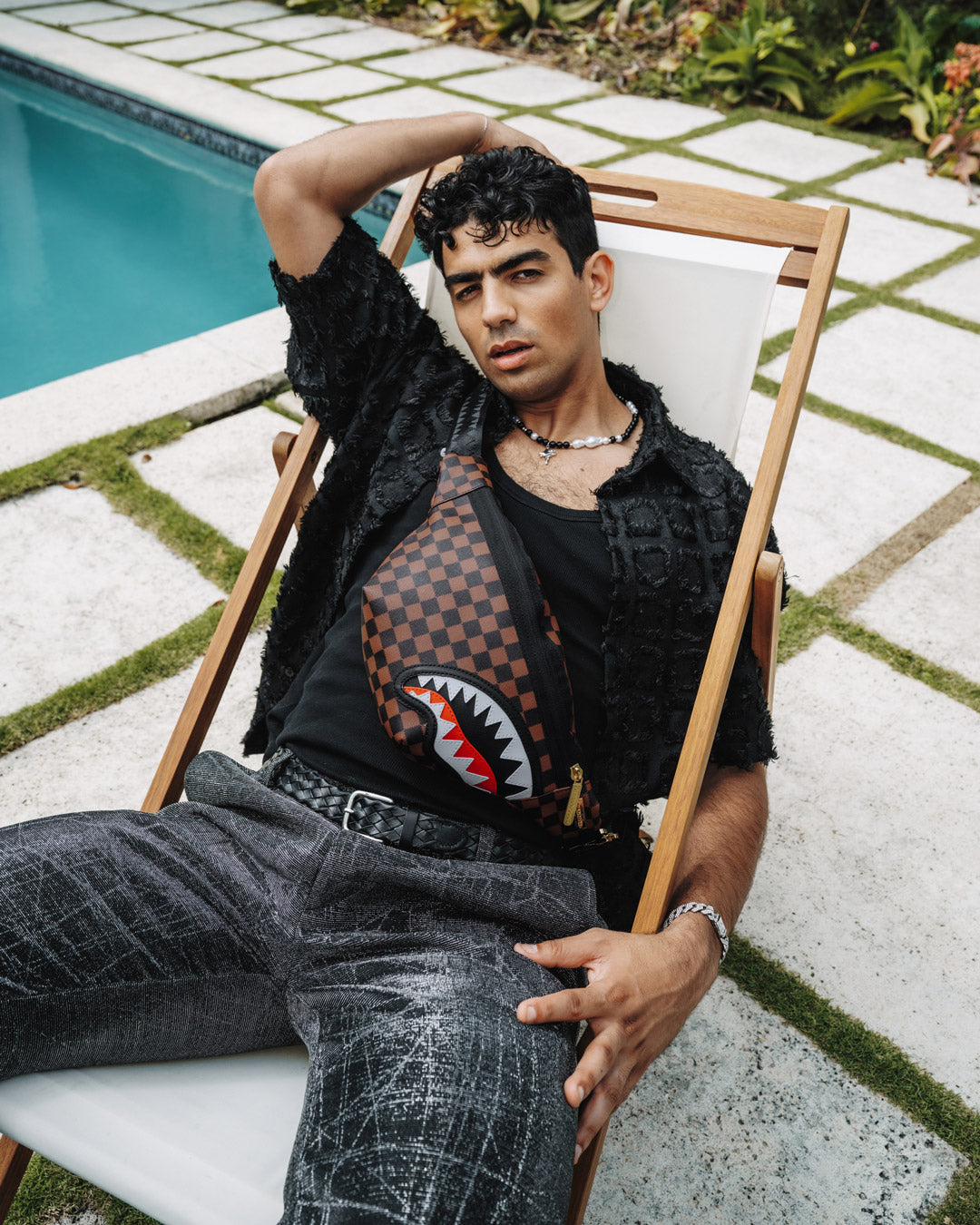 SAWTOOTH SHARKS IN PARIS SAVVY CROSSBODY