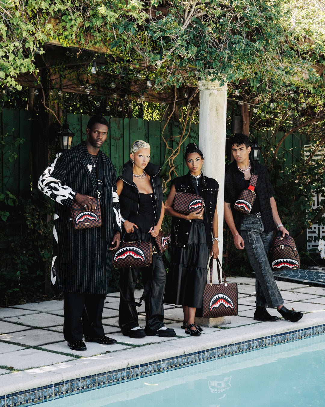 SAWTOOTH SHARKS IN PARIS CROSSOVER CLUTCH