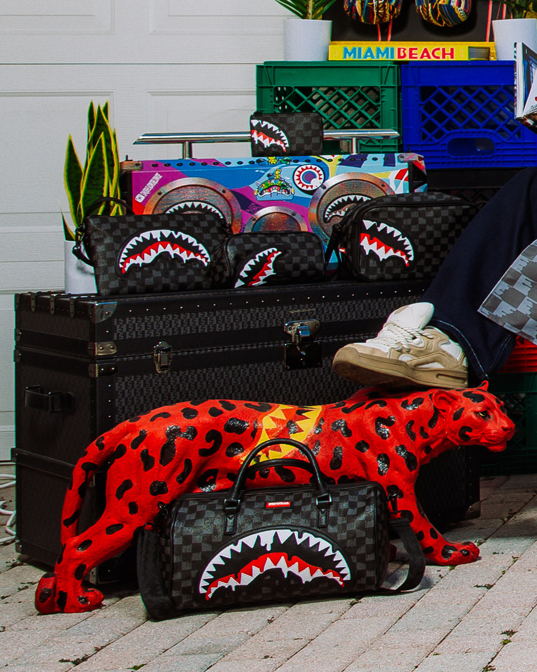 SHARKS IN PARIS THUNDERDRIP CROSSOVER CLUTCH